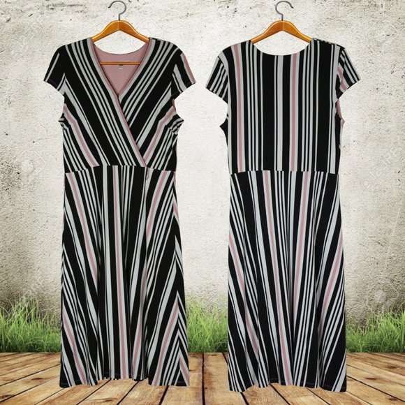 Sandra Darren Dresses & Skirts - Sandra Darren Empire Waist Wrap Dress Size Large